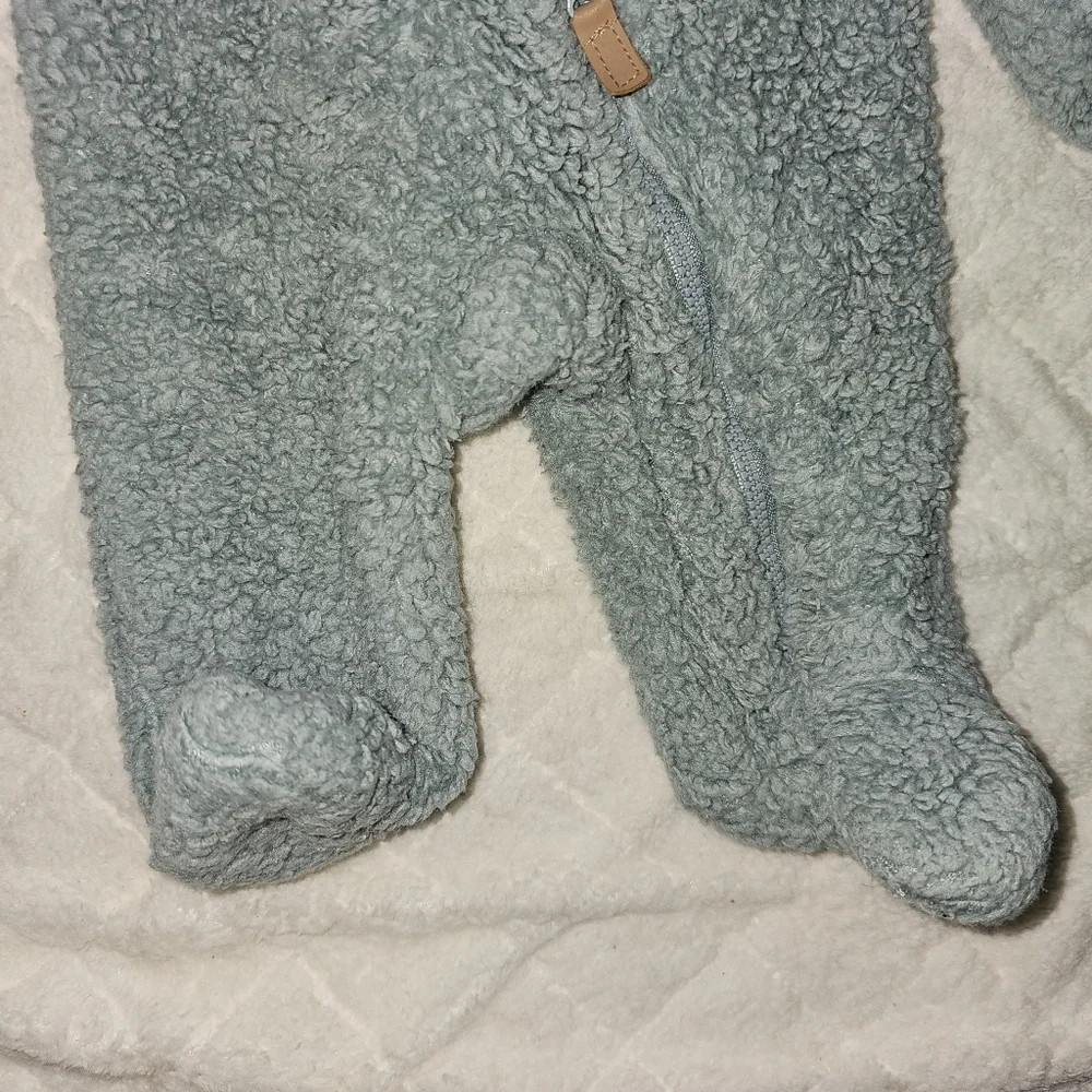 0Carter's Fuzzy Teal Hooded Footie